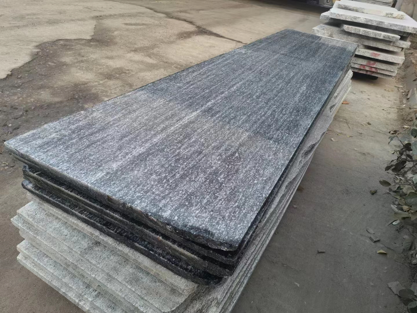 現代風格中國傳統材料:室外芝麻灰石材裝修設計(圖3) 現代風格中國傳統材料:室外芝麻灰石材裝修設計(圖3)