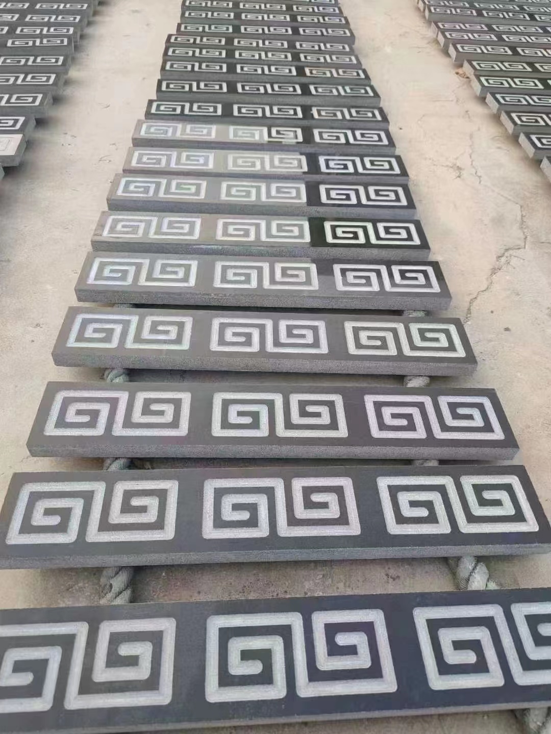 重拾古老工藝,用心打造蒙古黑石材加工制品(圖3) 重拾古老工藝,用心打造蒙古黑石材加工制品(圖3)