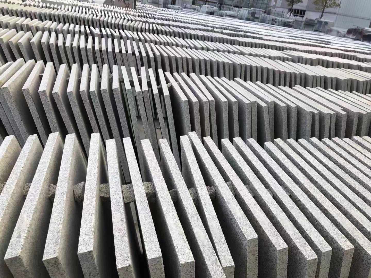 芝麻灰火燒面石材(圖3) 芝麻灰火燒面石材(圖3)