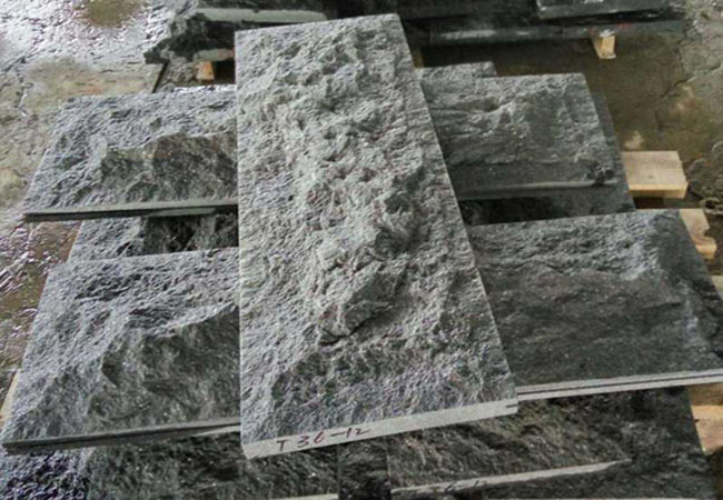 芝麻黑花崗巖荒料價格(圖3) 芝麻黑花崗巖荒料價格(圖3)