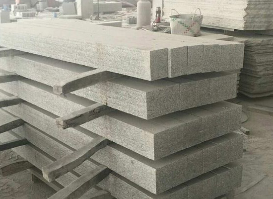 打破傳統路沿石加工模式,智能機械助力施工高效完成(圖1) 打破傳統路沿石加工模式,智能機械助力施工高效完成(圖1)