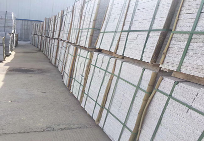 芝麻灰干掛石材優(yōu)勢(shì)解讀:打造現(xiàn)代建筑的時(shí)尚之選(圖2) 芝麻灰干掛石材優(yōu)勢(shì)解讀:打造現(xiàn)代建筑的時(shí)尚之選(圖2)