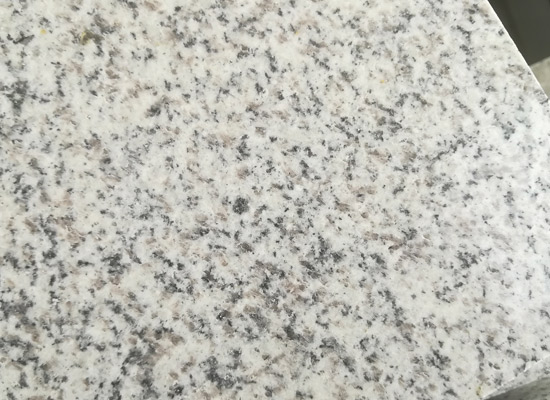 不止于美觀:芝麻灰干掛石材實現建筑的功能與實用性(圖2) 不止于美觀:芝麻灰干掛石材實現建筑的功能與實用性(圖2)