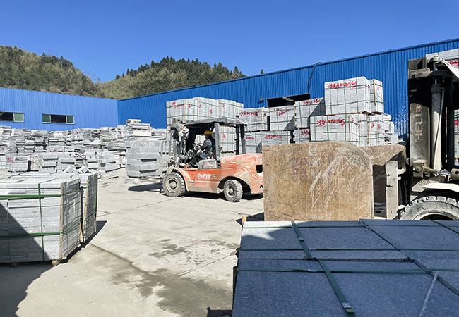 野性與溫暖并存:芝麻灰干掛石材為建筑帶來多重觸感體驗(圖1) 野性與溫暖并存:芝麻灰干掛石材為建筑帶來多重觸感體驗(圖1)