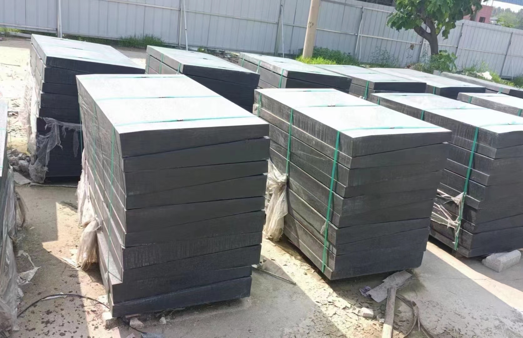 黑金沙石材多少錢一平米?最新市場價來了!(圖4) 黑金沙石材多少錢一平米?最新市場價來了!(圖4)