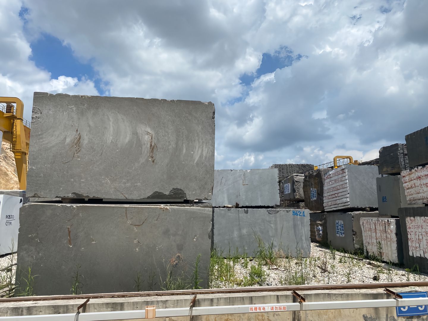 安哥拉黑水景石材