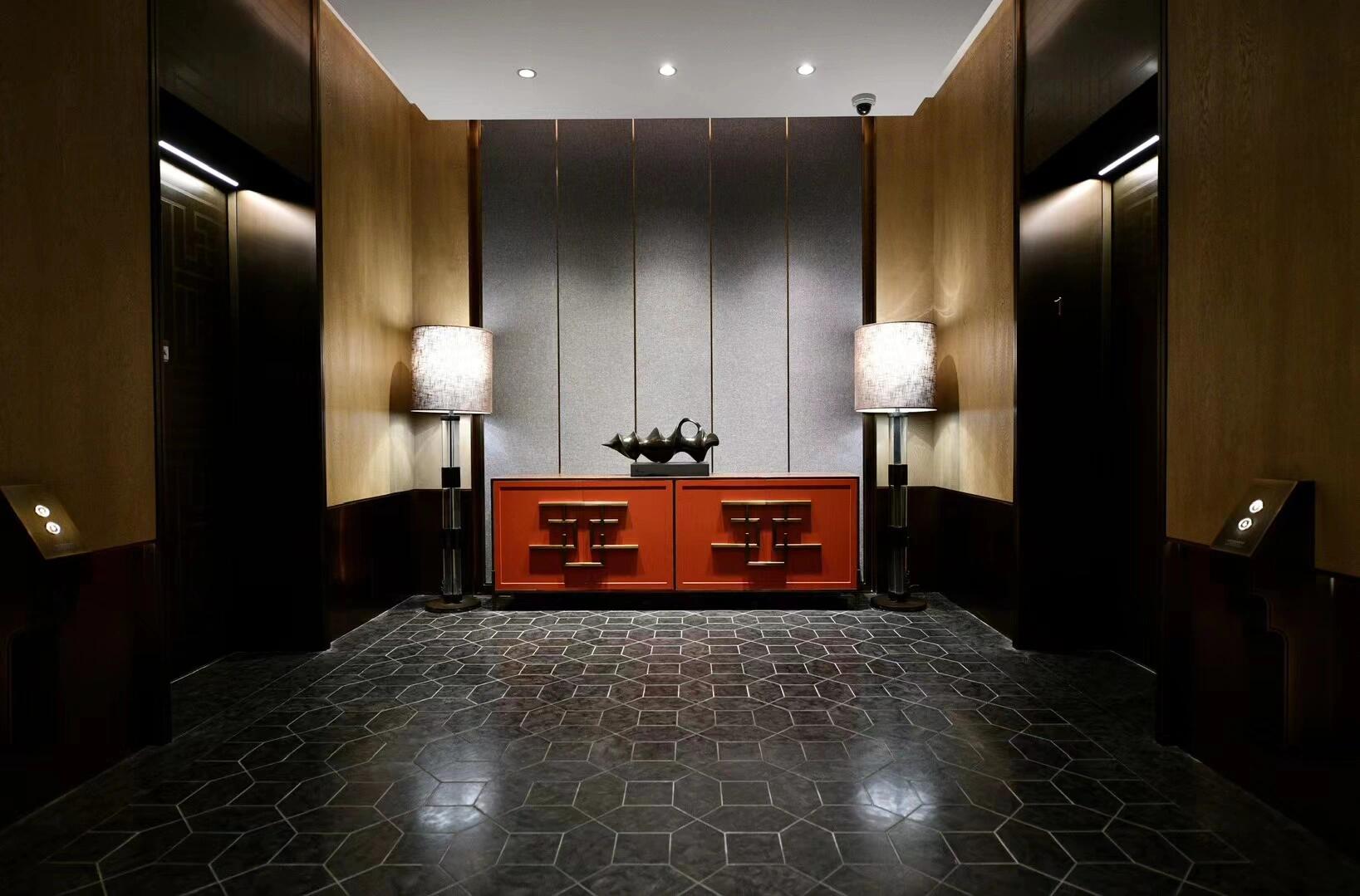 是什么支撐著范思哲黑大理石的高端定價？