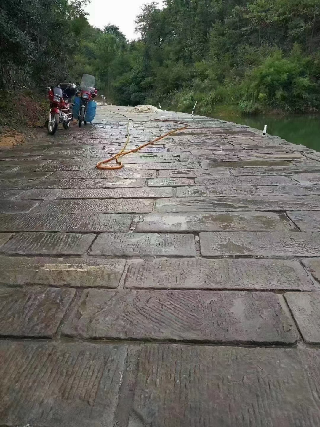 仿古老石板青石板石材廠家加工