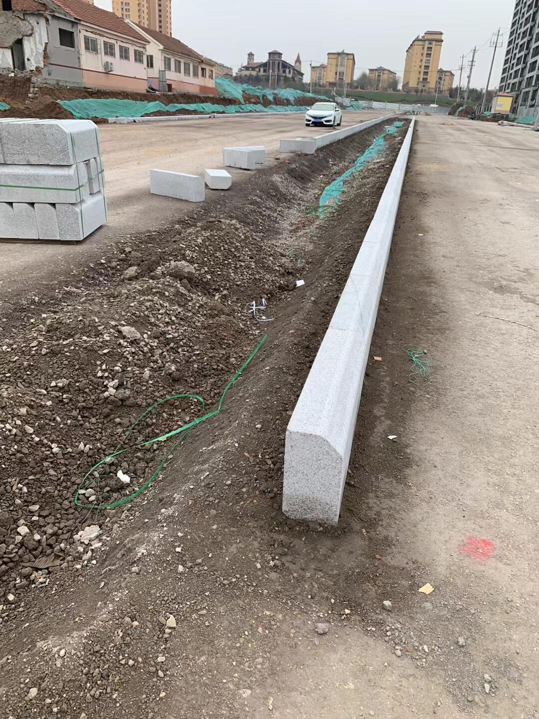 弧形彎道路沿石芝麻白花崗巖