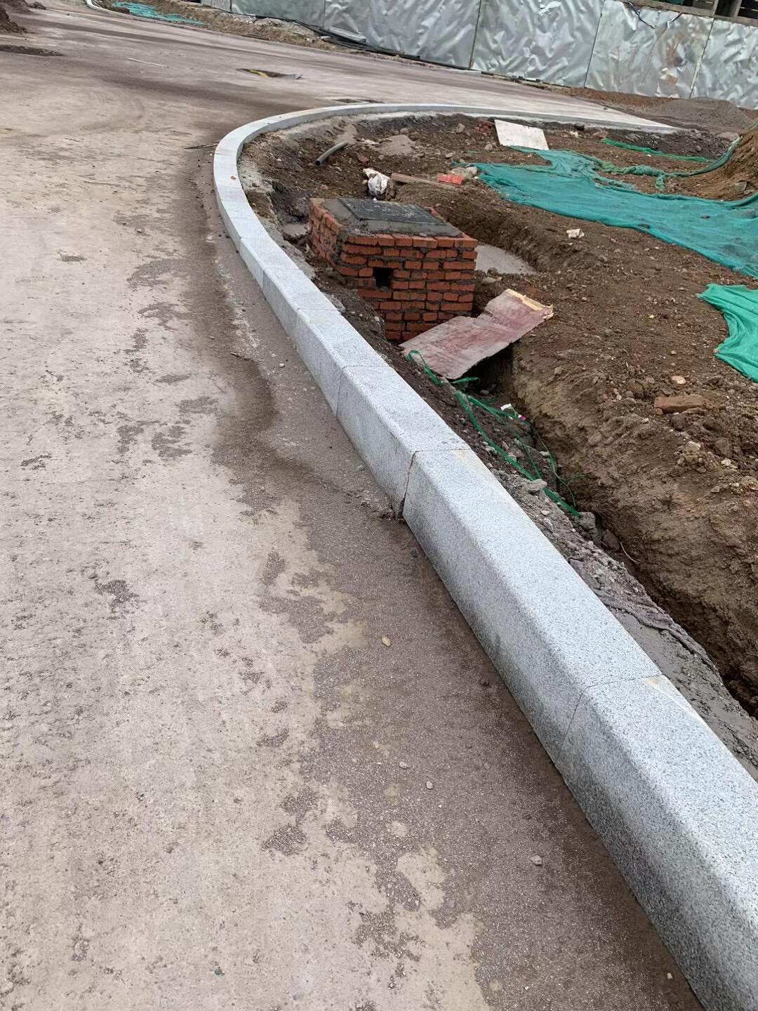 芝麻白花崗巖彎道路牙石加工(圖5) 芝麻白花崗巖彎道路牙石加工(圖5)