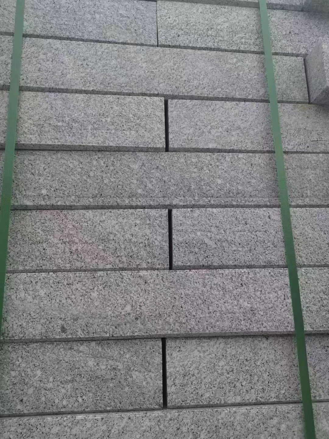 弧形路牙石芝麻白花崗巖定制