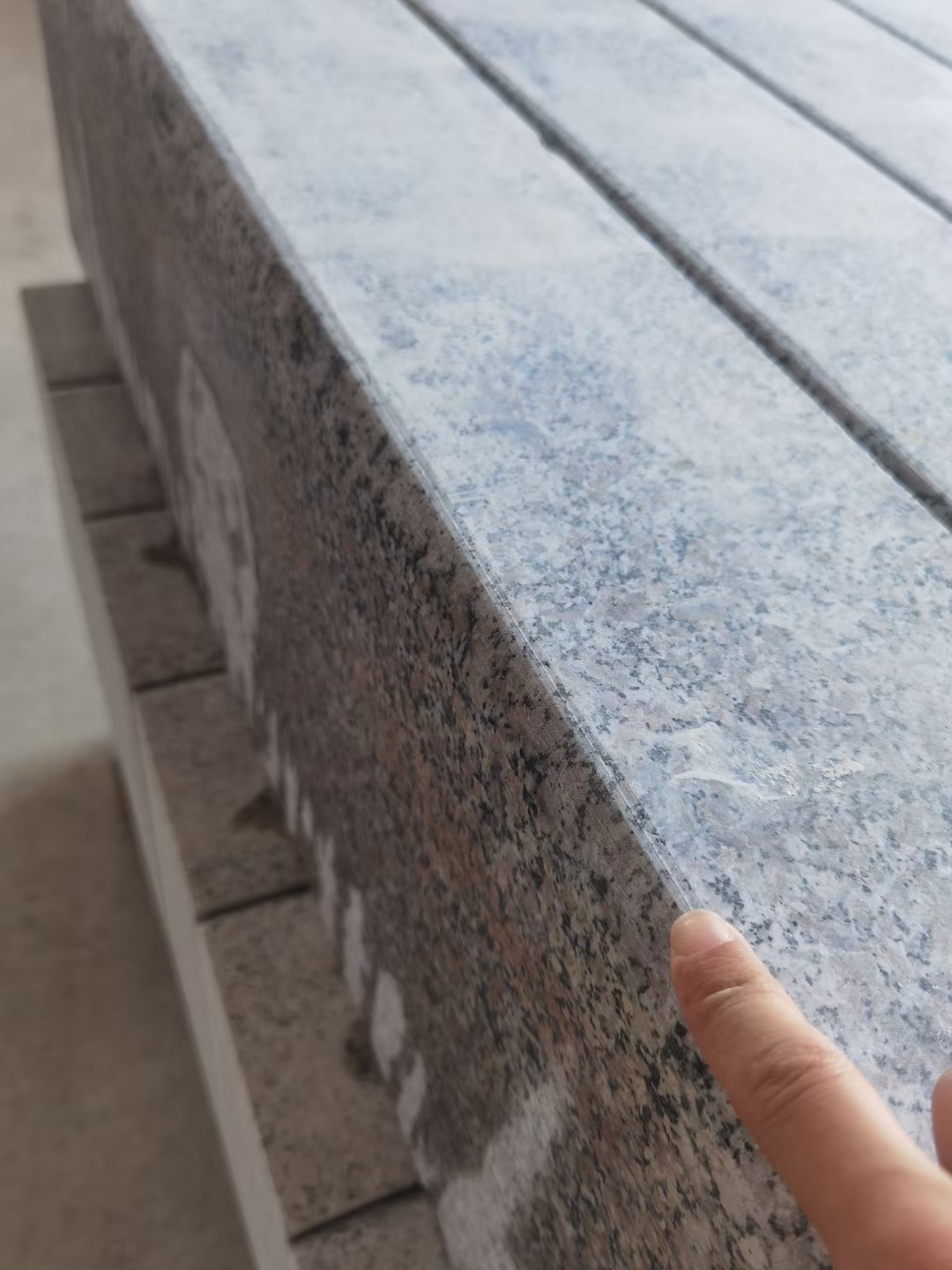 芝麻白花崗巖彎道路沿石生產