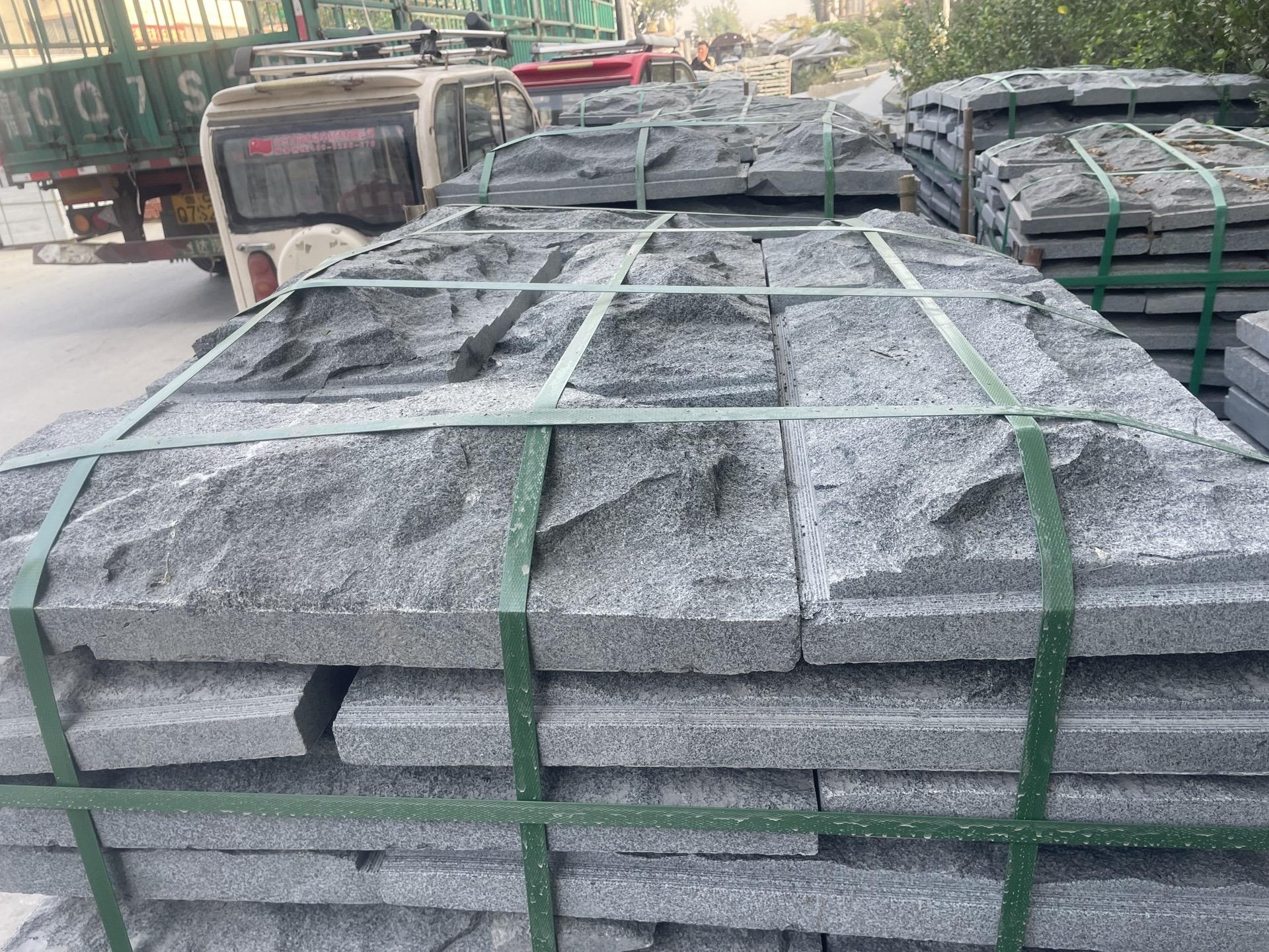 蘑菇石外墻裙與瓷磚對(duì)比分析(圖3) 蘑菇石外墻裙與瓷磚對(duì)比分析(圖3)