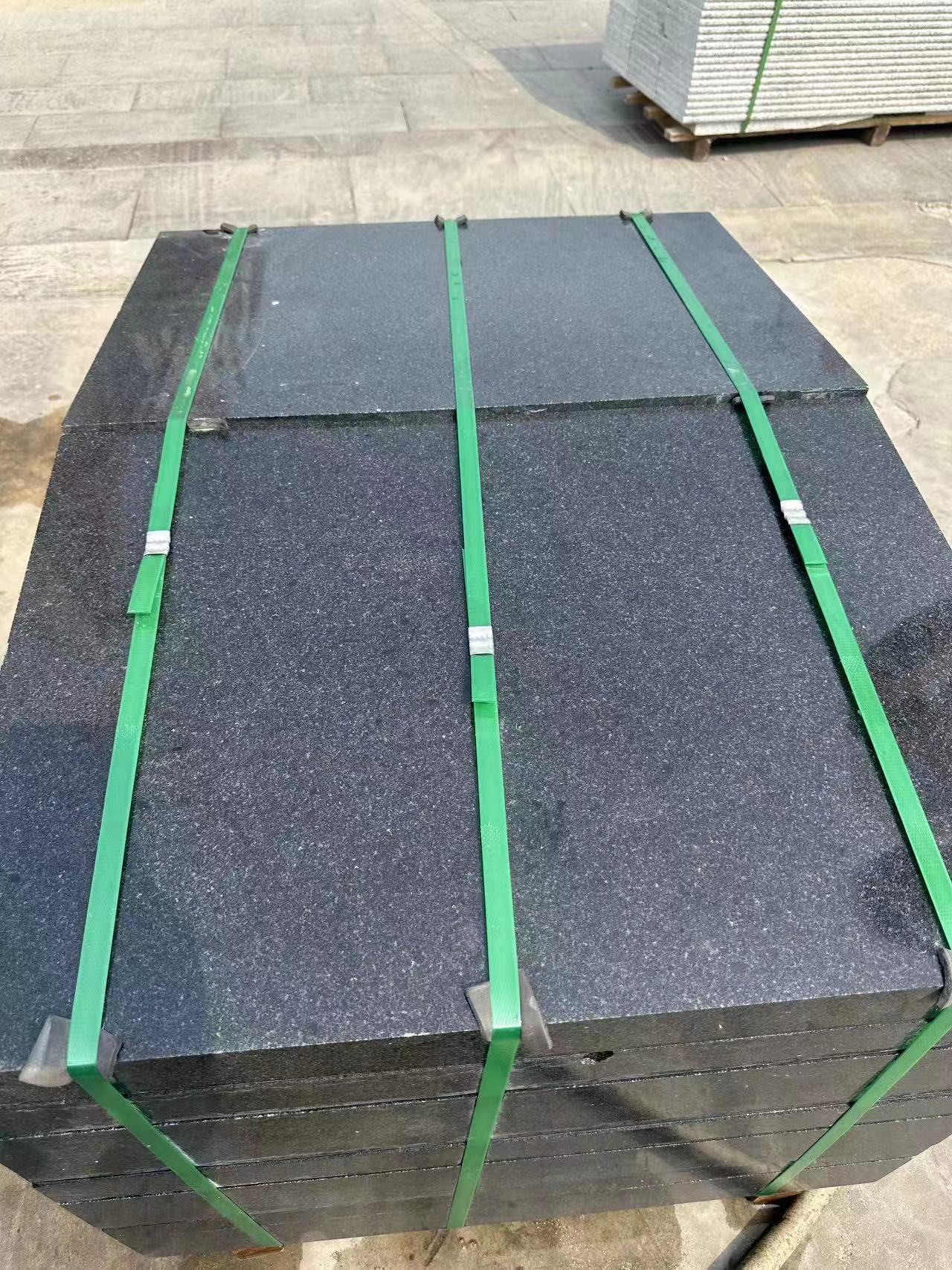 芝麻黑墓碑石材廠(chǎng)家批發(fā)(圖4) 芝麻黑墓碑石材廠(chǎng)家批發(fā)(圖4)