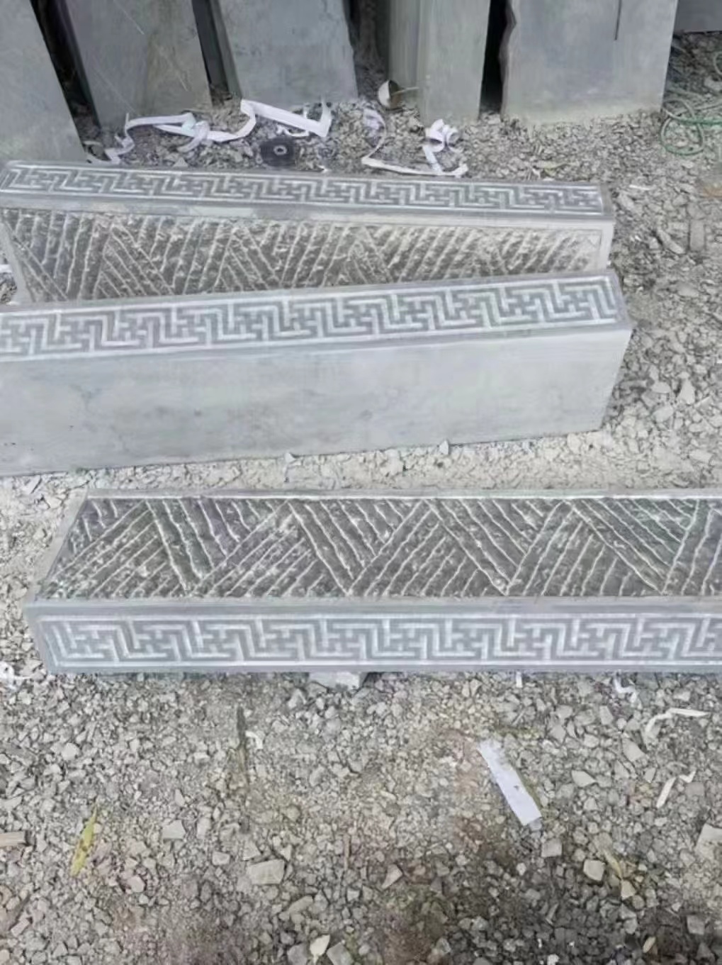 青石板價(jià)格合理,汀步石廠家打造持久耐用的步道(圖6) 青石板價(jià)格合理,汀步石廠家打造持久耐用的步道(圖6)