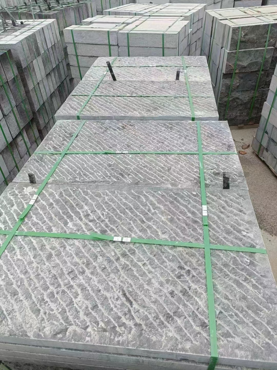 用青石臺階踏步石裝點庭院,汀步石廠家是首選(圖1) 用青石臺階踏步石裝點庭院,汀步石廠家是首選(圖1)