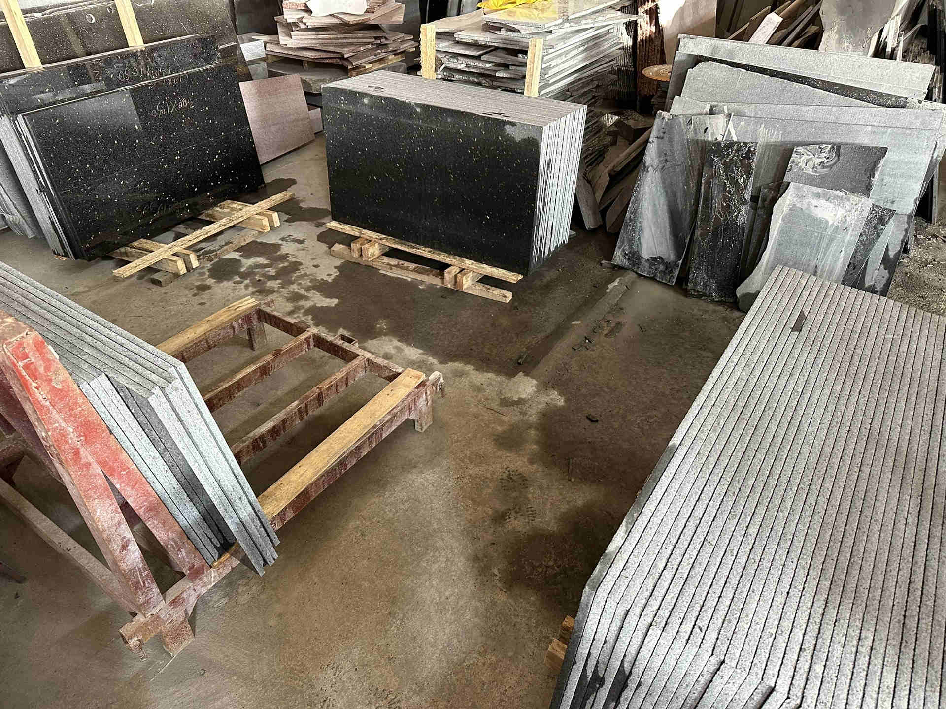 集寧黑石材(圖1) 集寧黑石材(圖1)