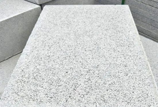 3公分芝麻白路沿石石材報價