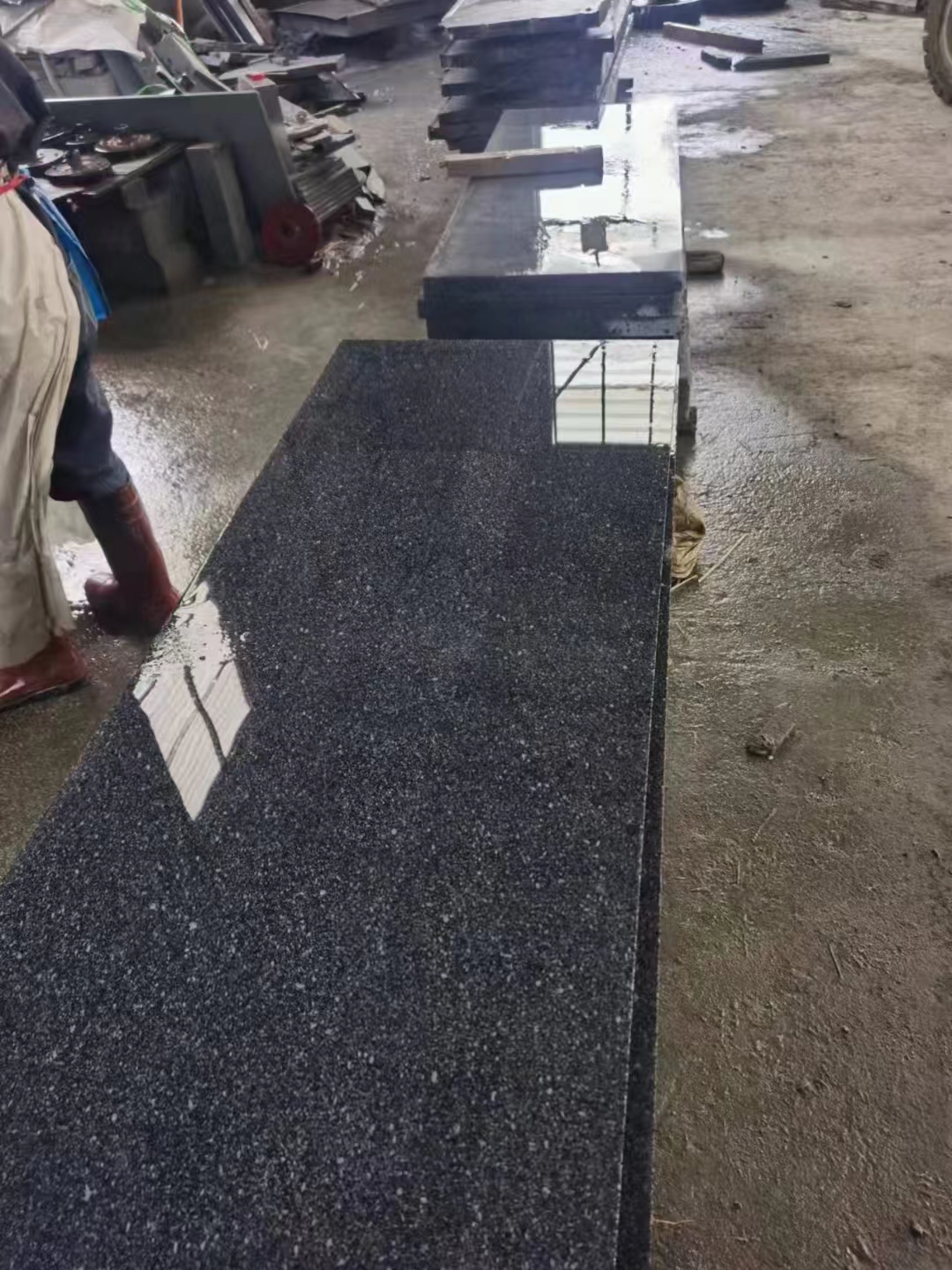 30厚芝麻黑花崗巖每塊價格