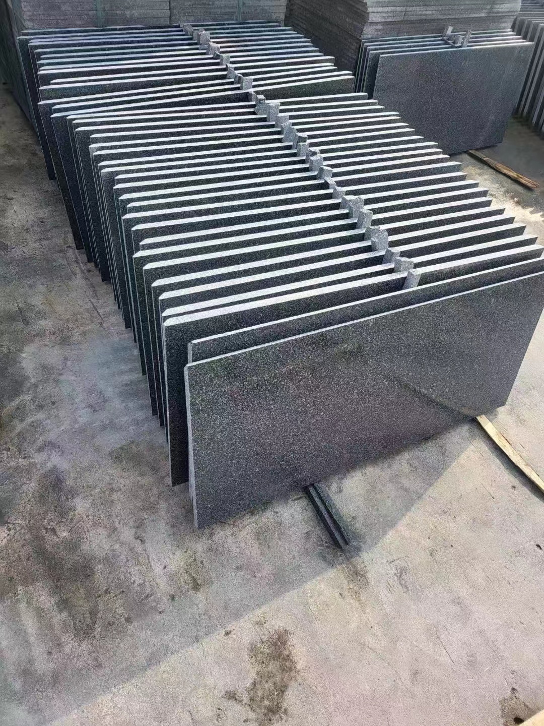 芝麻黑立緣石每米多少錢