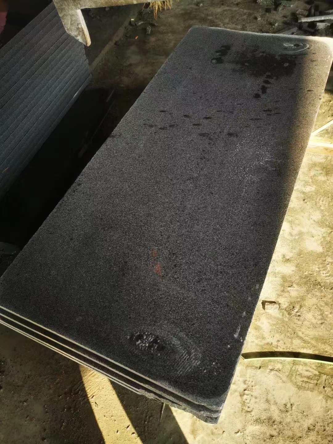 芝麻黑G654廠家生產技術升級與產品迭代(圖4) 芝麻黑G654廠家生產技術升級與產品迭代(圖4)