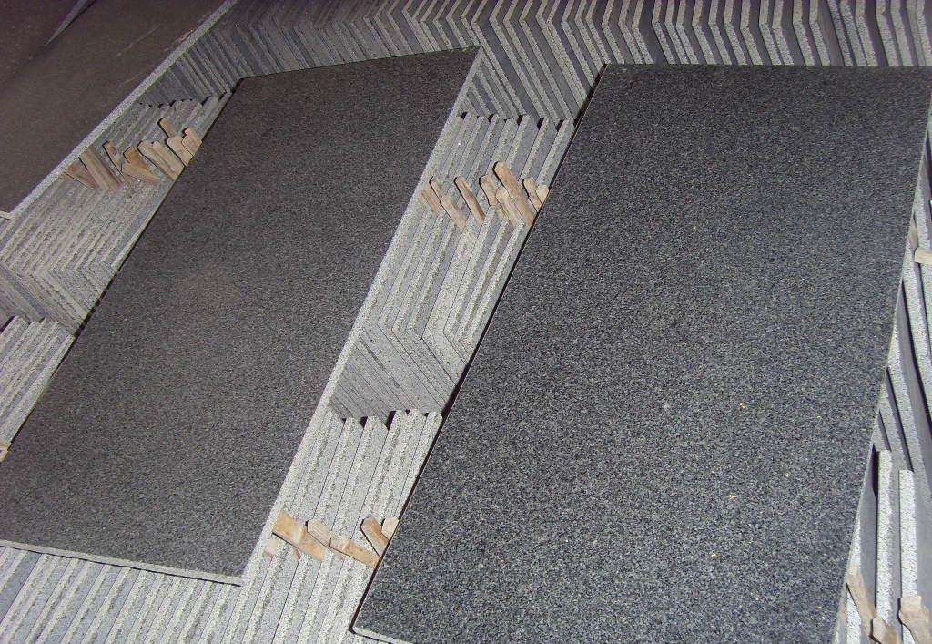 芝麻黑地鋪面石材