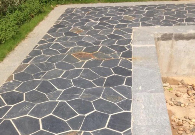 青石屬于什么巖石？