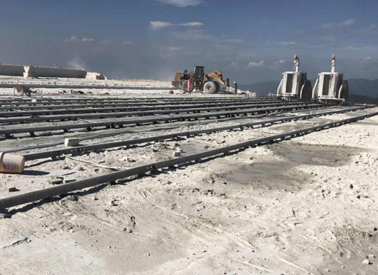 衛(wèi)生間、廚房濕區(qū)石材鋪裝：防水、防滑與收口細(xì)節(jié)處理