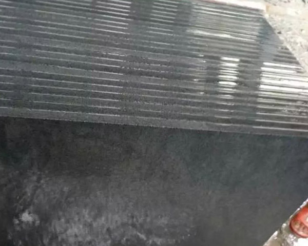 自然面石材加工(圖1) 自然面石材加工(圖1)