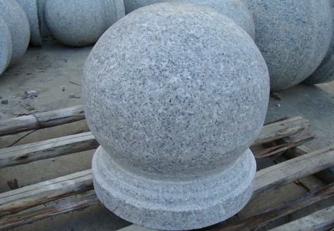 石柱擋車石球 石柱擋車石球
