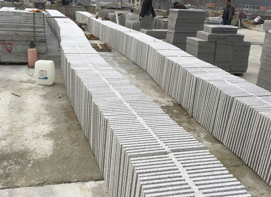 從荒料到精品:揭秘花崗巖大板的現(xiàn)代化切割與拋光流程(圖5) 從荒料到精品:揭秘花崗巖大板的現(xiàn)代化切割與拋光流程(圖5)