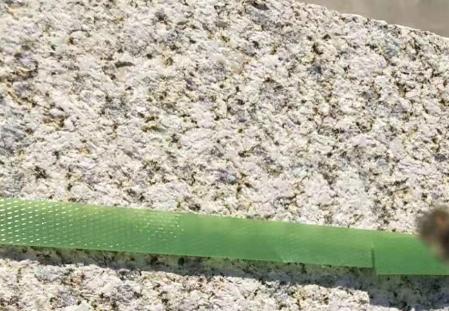 花崗巖黃銹石火燒面廠家施工 花崗巖黃銹石火燒面廠家施工