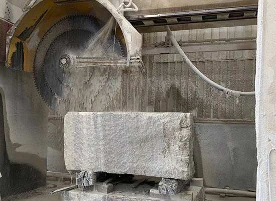 小院花崗巖鋪裝與雕刻工藝搭配方法(圖2) 小院花崗巖鋪裝與雕刻工藝搭配方法(圖2)