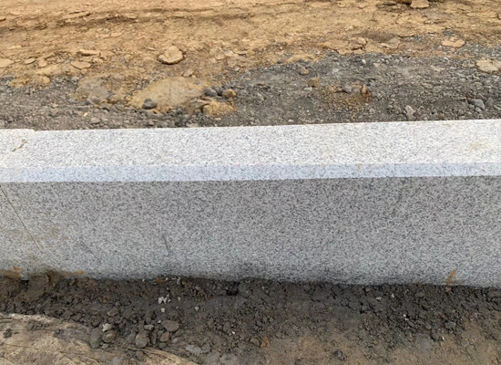 路沿石.jpg 路沿石.jpg