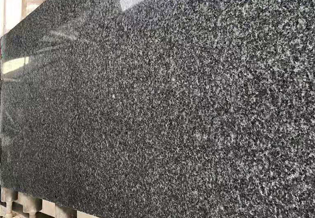 大門材質選擇指南：究竟是金屬、塑料還是木質更合適？(圖3)