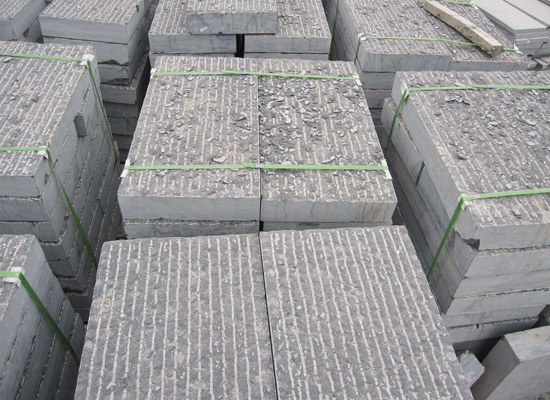 青石板機(jī)鑿面.jpg 青石板機(jī)鑿面.jpg