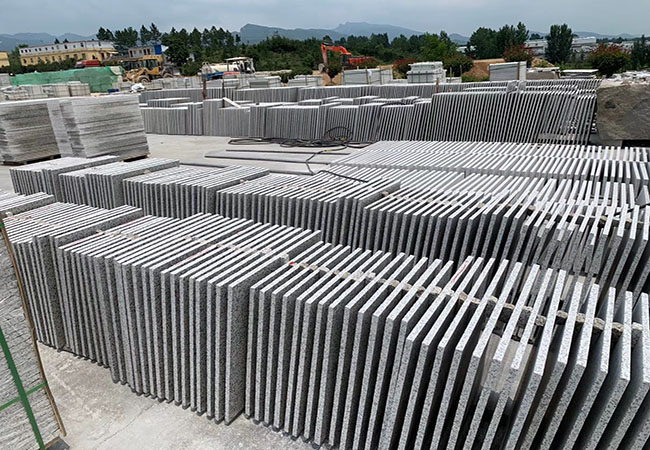 路沿石上的黃實(shí)線是什么意思(圖3) 路沿石上的黃實(shí)線是什么意思(圖3)