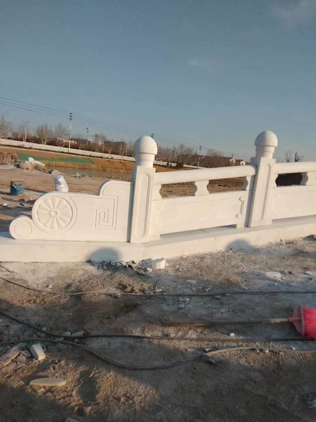 石材欄桿加工種類、加工工藝及安裝注意事項(圖1) 石材欄桿加工種類、加工工藝及安裝注意事項(圖1)